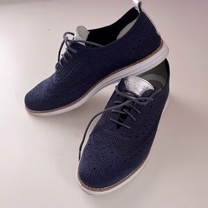 COLE HAAN navy blue cloth oxfords with comfy sole
